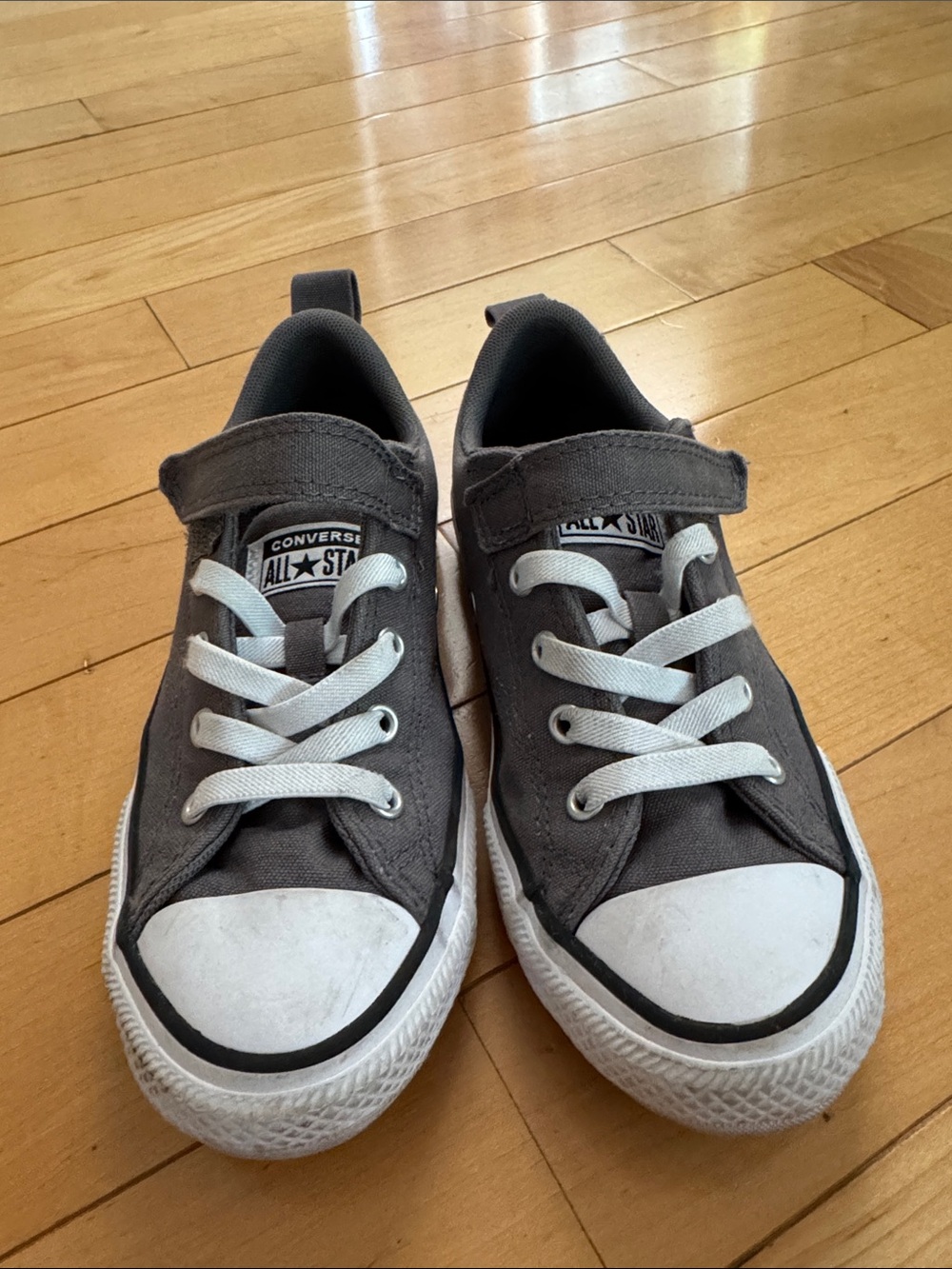 Converse Kids' Gray Low Top All Star Sneaker size youth 2.5